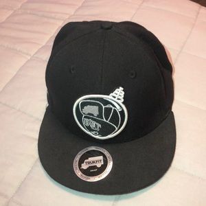 Trukfit snap back hat EUC